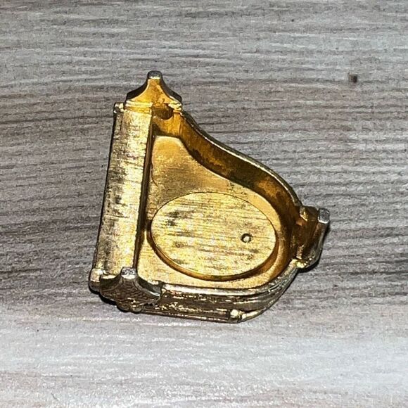 VTG AVON Solid Compact Baby Grand Piano Gold Tone Embossed Ornate Trinket Box - Picture 6 of 9
